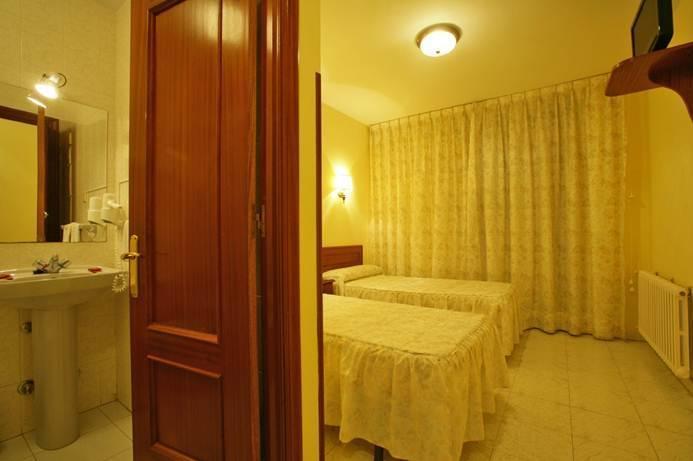 Hotel Monte Y Mar Colunga Oda fotoğraf